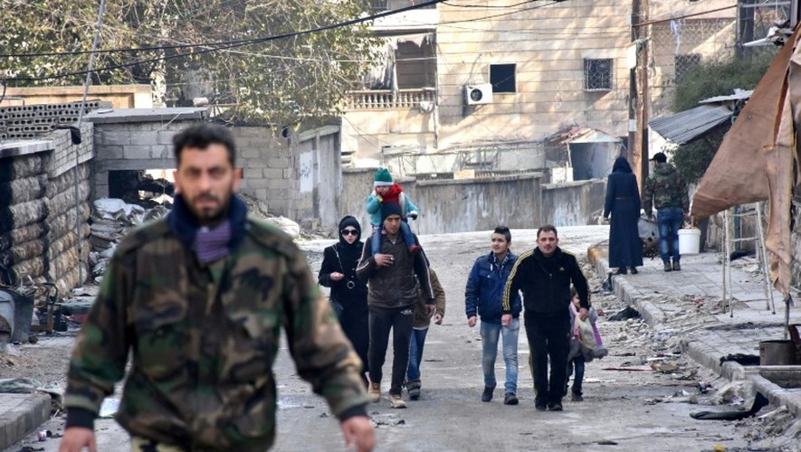 Des Syriens de retour à Alep, le 23 décembre 2016