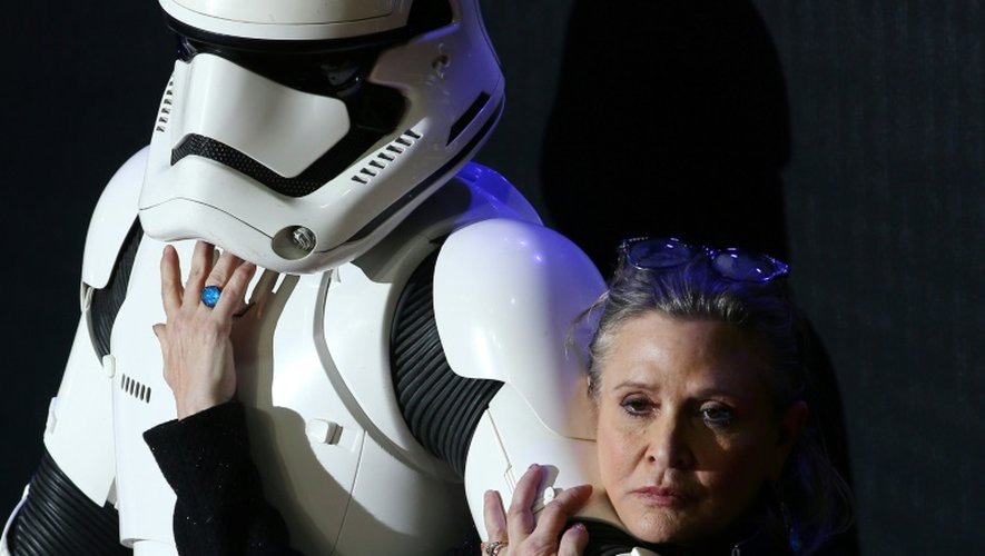 L'actrice américaine Carrie Fisher, mythique Princesse Leïa dans la saga spatiale "Star Wars", le 16 décembre 2015 à Londres
