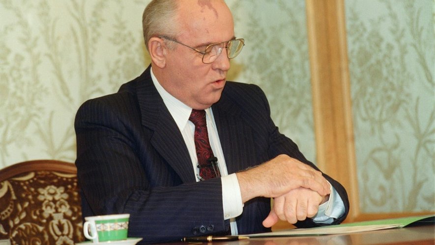 Le président soviétique Mikhaïl Gorbatchev se prépare à s'adresser à la Nation pour annoncer sa démission, le 25 décembre 1991