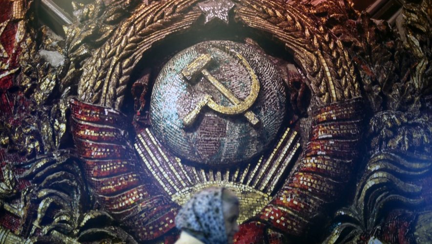 Blason de l'URSS présenté lors d'une exposition consacrée à l'histoire moderne à Moscou, le 8 novembre 2016