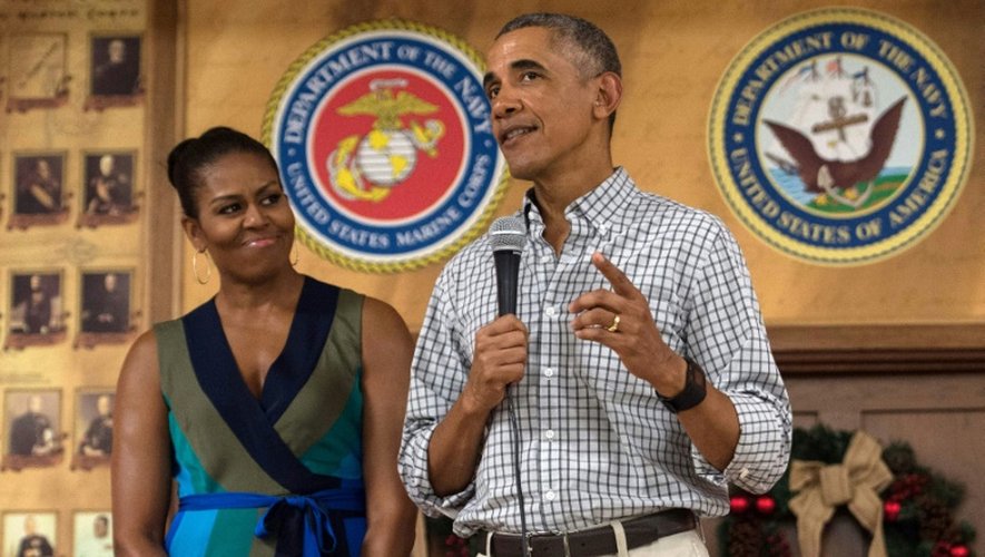 Le président Barack Obama et son épouse Michelle lors de leur visite le 25 décembre 2016 sur la base milirait d'Hawaï