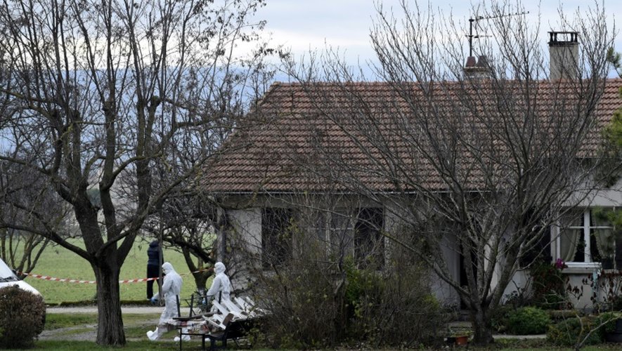 La police scientifique sur les lieux d'un des meurtres de la Drôme, à Chabeuil, le 26 décembre 2016