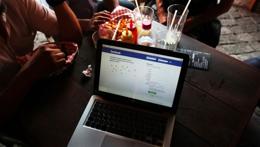 La page d'accueil de Facebook sur un écran d'ordinateur portable dans un café de Guadalajara, le 13 mai 2012 au Mexique