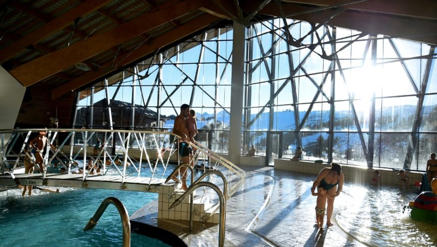 Une piscine couverte dans la station de ski des Saisies, le 28 décembre 2016