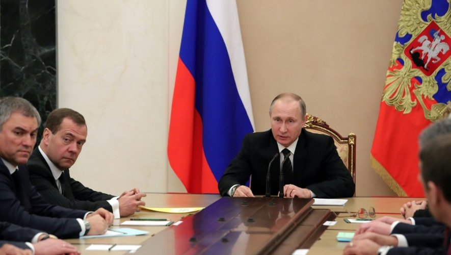 Le président Vladimir Poutine lors d'une réunion du conseil russe de sécurité le 28 décembre 2016 au Kremlin à Moscou