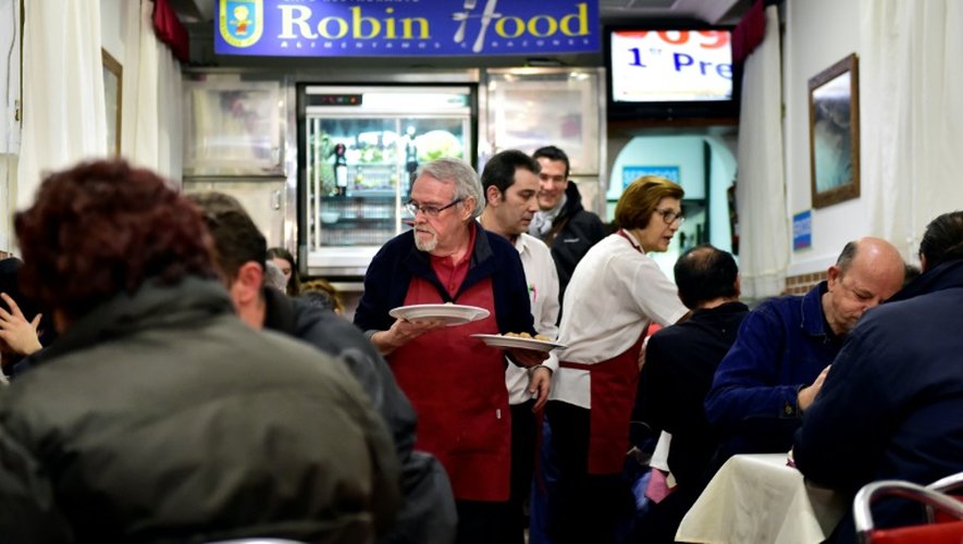 Le restaurant madrilène "Robin des Bois" assure deux services de 50 couverts tous les soirs, avec nappes blanches et serviettes rouges