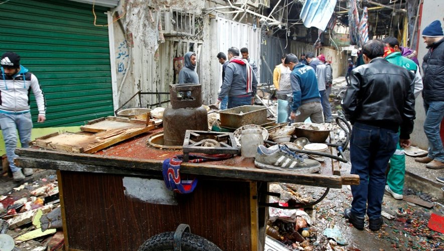 Destructions dans un marché à Bagdad, le 31 décembre 2016 après un double attentat