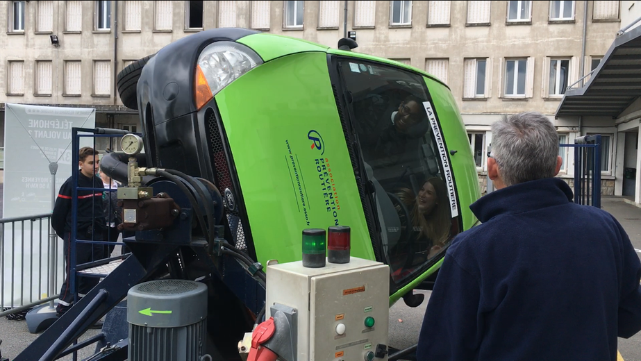 L’association Prévention routière s’est déplacée avec sa voiture tonneau.