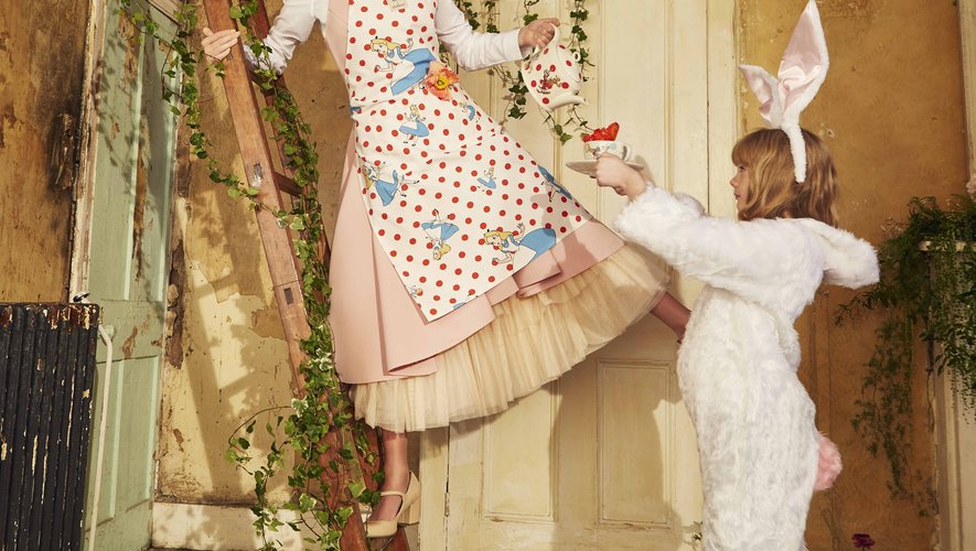 Disney et Cath Kidston font équipe autour d'une collection à l'effigie d'Alice au Pays des Merveilles.