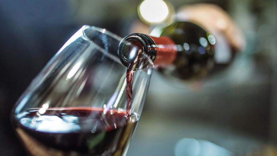 Une consommation modérée de vin rouge peut permettre de réduire le risque de cancer de la prostate lorsqu'elle est associée à un régime alimentaire sain.