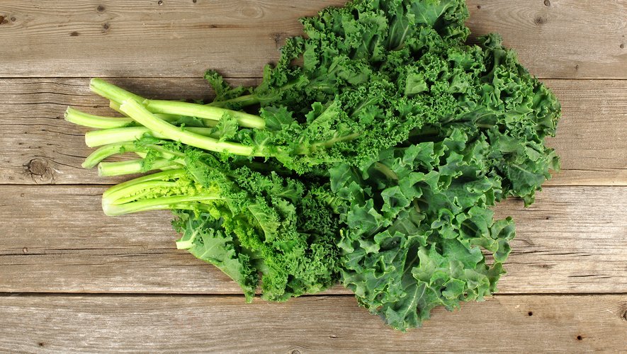 Les aliments riches en vitamine K comme le chou kale permettent de minimiser les symptômes de l'arthrose.