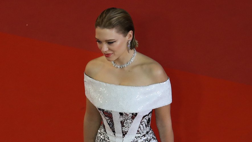 L'actrice française Léa Seydoux a foulé le tapis rouge dans une robe bustier hautement glamour, signée Louis Vuitton. Cannes, le 15 mai 2018.