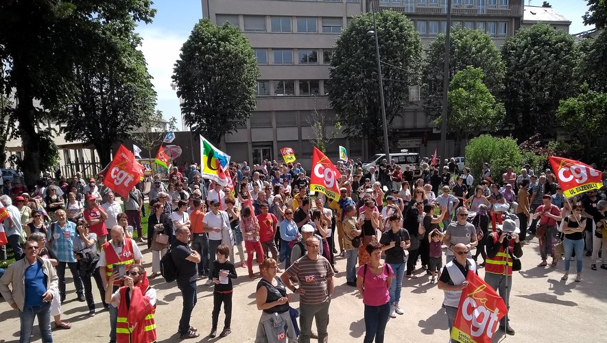 Entre 600 et 800 personnes manifestent à Rodez contre la politique de Macron