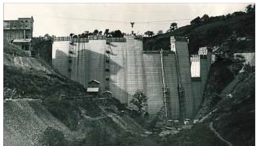 La construction du barrage de Maury fut passablement contrariée par les années de guerre et les travaux se terminèrent sous la direction d’EDF. 