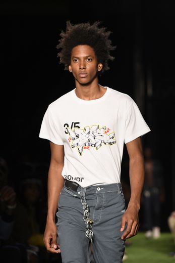 Le graffeur américain Dondi White a largement inspiré la nouvelle collection du label Off-White, tout comme "Les Simpson" dont les personnages s'imposent sur une série de T-shirts. Paris, le 20 juin 2018.