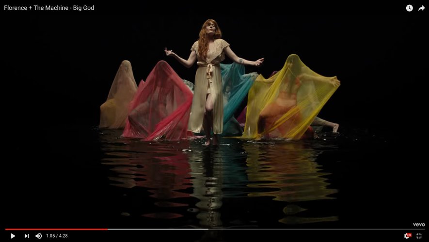 Florence Welch dans le nouveau clip de Florence + The Machine "Big God".