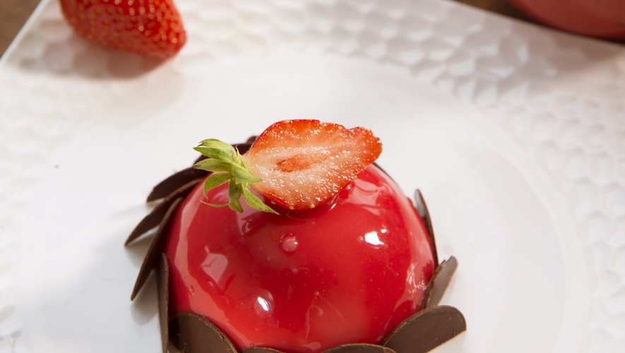 Dômes au chocolat et fraises Gariguette