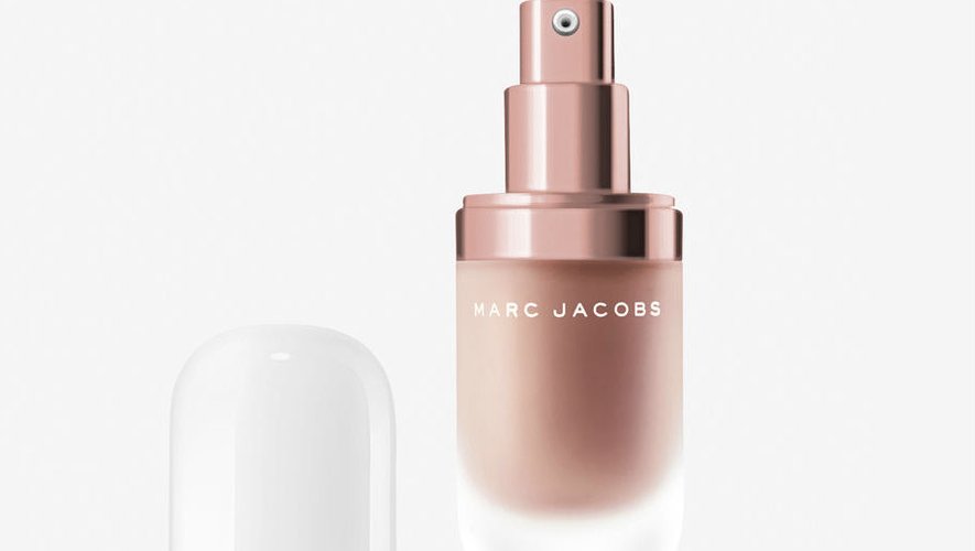 "limited edition dew drops coconut gel highlighter" de Marc Jacobs Beauty