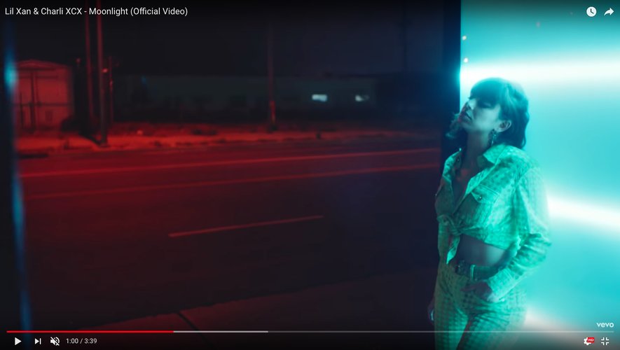 Charli XCX dans le dernier clip de Lil Xan "Moonlight".
