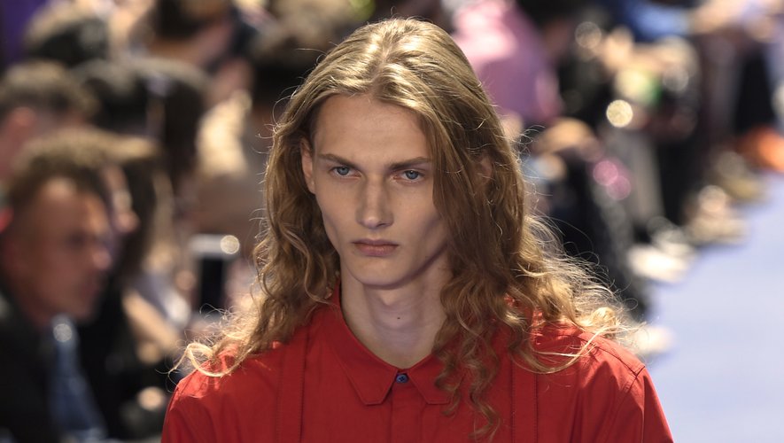 Les chevelures naturelles longues et bouclées chez Louis Vuitton