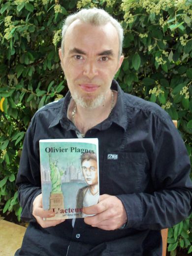 Olivier Plagnes présente son 8e roman.
