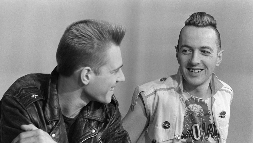Joe Strummer, chanteur de The Clash (à droite) et son bassiste Paul Simonon.