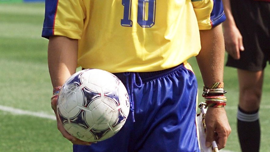 Autre coiffure inoubliable, celle de Carlos Valderrama. L'ex-footballeur international colombien était facilement repérable sur le terrain grâce à sa volumineuse chevelure blonde.