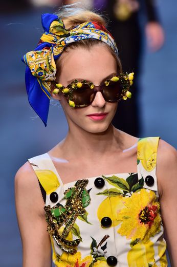 Depuis plusieurs saisons déjà, l'imprimé citron est associé à la maison Dolce & Gabbana.