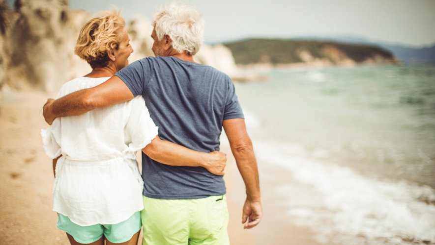 Des chercheurs européens ont trouvé un lien entre le fait d'être marié et de bien gagner sa vie et un risque moins important de certaines fractures au-delà de cinquante ans
