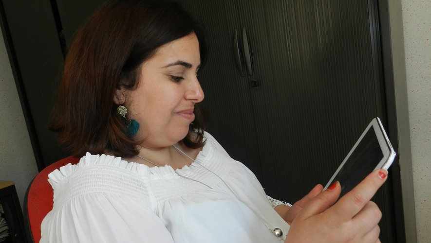 Loubna Poujade peut s’occuper de tout ce qui touche à la communication numérique : création de sites, rédaction web, gestion des réseaux sociaux.