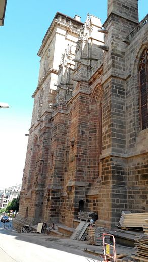 C’est le moment de prendre la cathédrale en photo ! Visite des parties basses et du clocher durant tout l’été