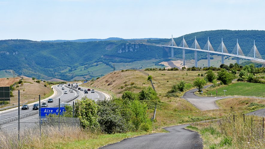 Le viaduc de Millau verra passer près de 100 000 véhicules durant le week-end.