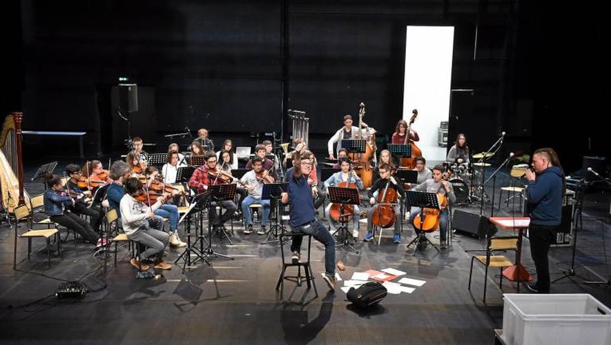 Le directeur artistique Robin Viès peut être très fier de tous ces quarante jeunes issus des « orchestres à l’école » (Photos jean-louis bories) 
