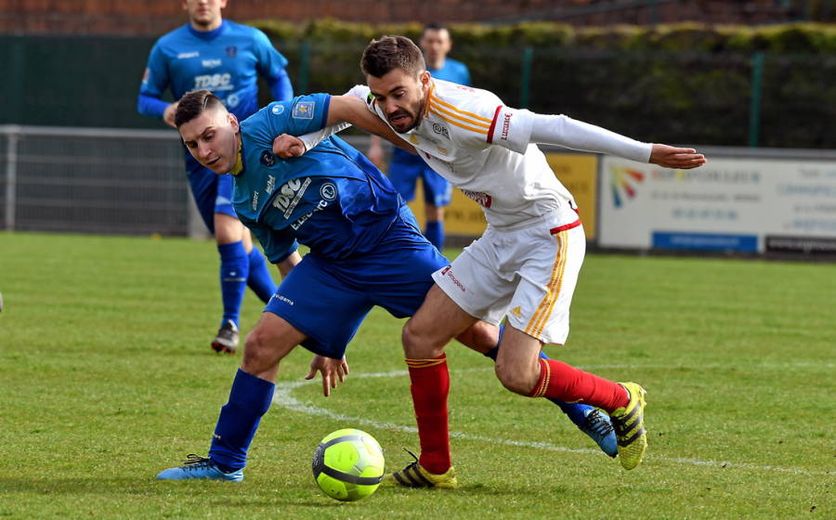 Onet : le vent menace la tribune d’un stade en plein match !