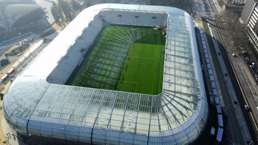 Le stade des Alpes à Grenoble, un théâtre de 20 000 place inauguré en 2005. Coût des travaux : 88 millions d’euros. 