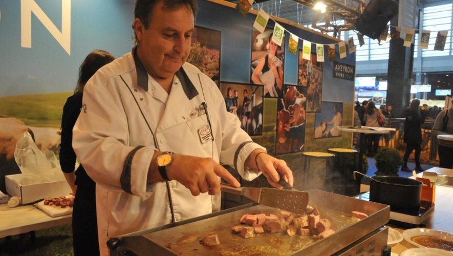 Bruno Rascalou, 55 ans, sur le stand de l’Aveyron. Ancien prof de cuisine à la chambre de métiers, il a été l’un des formateurs de Cyril Lignac.