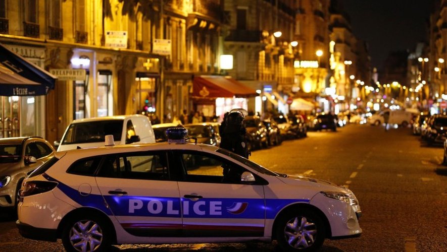 Attentat des Champs-Élysées: le père du tueur arrêté pour avoir menacé, ivre, des policiers