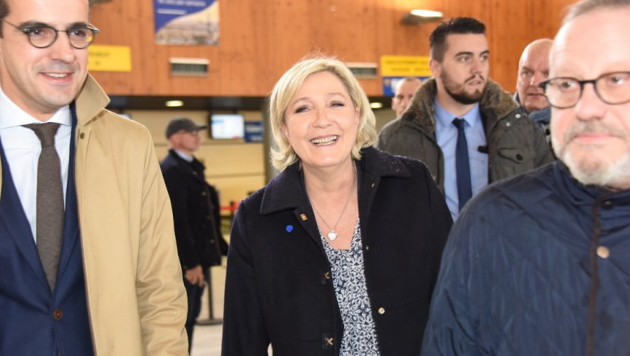 Marine Le Pen à son arrivée à l’aéroport de Rodez, ce samedi matin sur les coups de 11 heures.