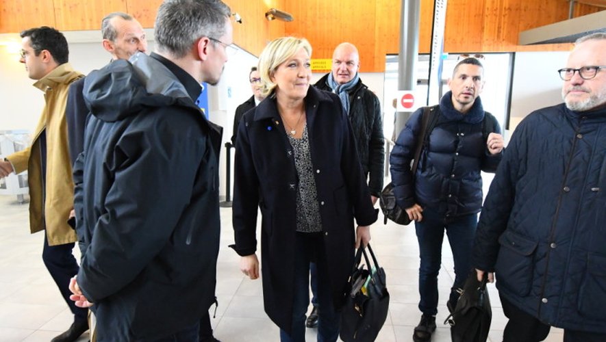 Marine Le Pen à son arrivée à l’aéroport de Rodez, ce samedi matin sur les coups de 11 heures.