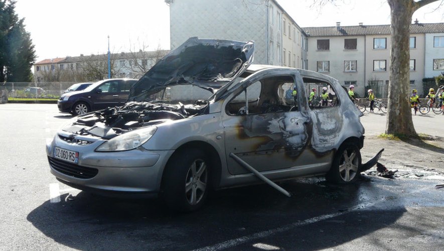 Une nouvelle voiture part en fumée à Onet-le-Château