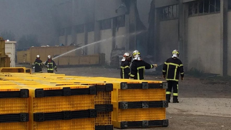 Bozouls : l’entrepôt Braley part en fumée, l’incendie maîtrisé