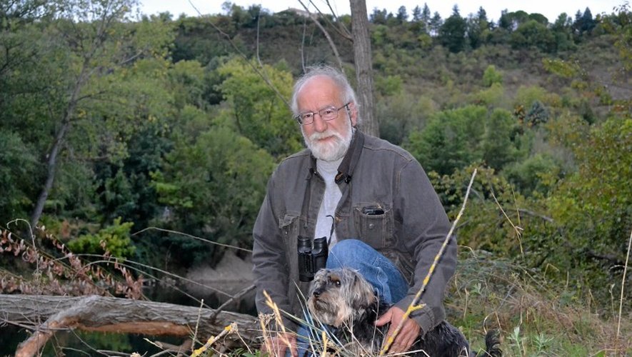 Gilbert Santin, observe le castor « 250 jours par an » en compagnie do son chien Tchot. 