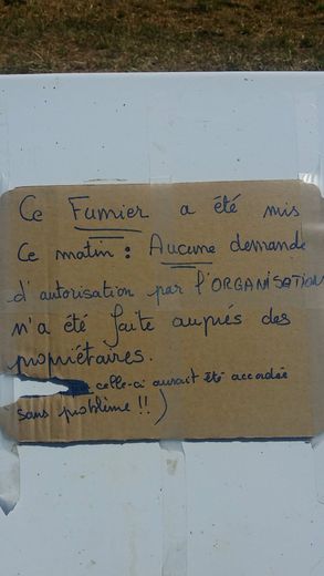 Rallye du Rouergue : un propriétaire répand du fumier pour protester !