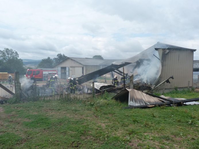 Une ferme part en fumée à Sévérac-d’Aveyron