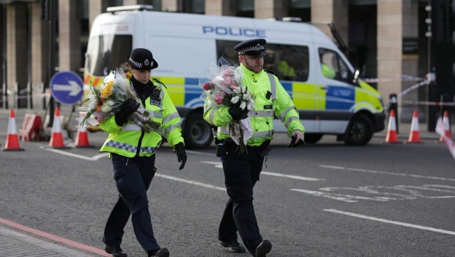 Deux personnes blessées dans l’attentat de Londres mercredi étaient jeudi «entre la vie et la mort», et cinq se trouvaient encore dans un «état critique», a annoncé la police londonienne.