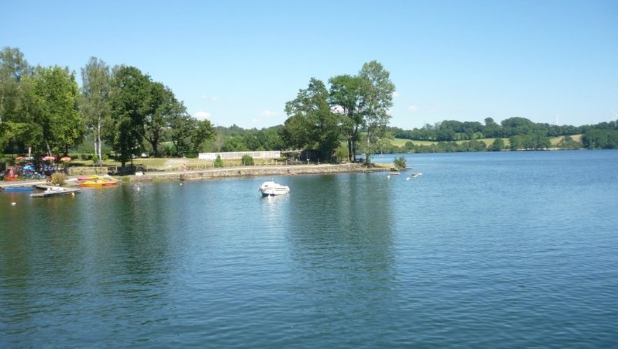 EDF informe que le niveau du lac de Villefranche-de-Panat baissera de 2 mètres dans les prochaines semaines