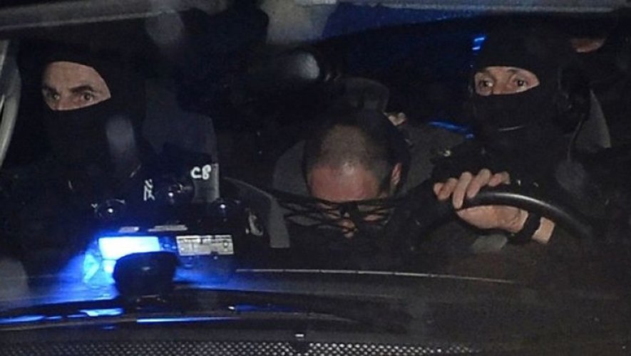 Le suspect Hubert Caouissin à bord d’un véhicule de police le 8 mars 2017 à Pont-de-Buis.