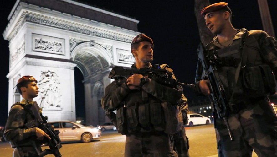 Qui est Karim Cheurfi, l’auteur de l’attentat sur les Champs-Élysées ?