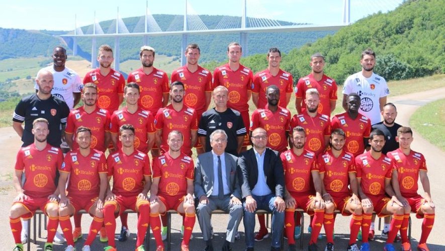 Football : Rodez dévoile sa photo officielle et ses maillots pour la saison 2017-18