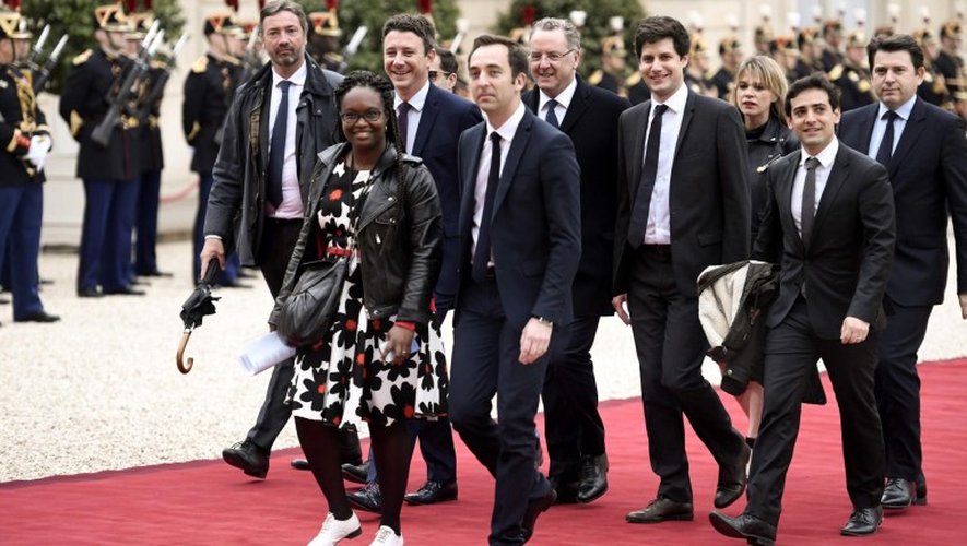 Ce dimanche matin à l’Elysée, les proches d’Emmanuel Macron arrivent à l’Elysée.